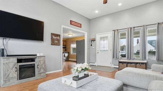 35 Twin Lane N, Wantagh, NY 11793