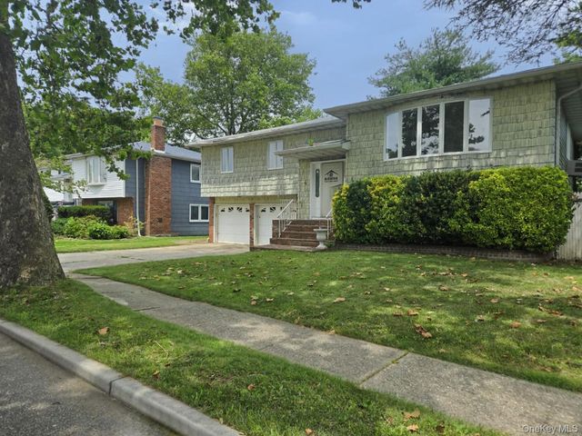 4 Broadfield Place, Glen Cove, NY 11542