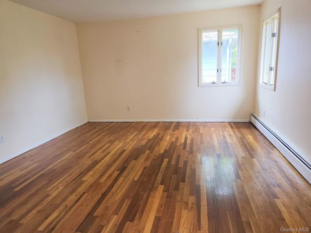 4 Broadfield Place, Glen Cove, NY 11542