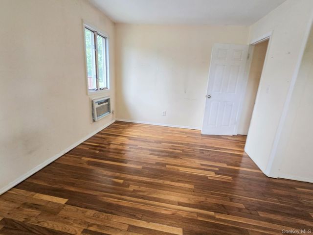4 Broadfield Place, Glen Cove, NY 11542