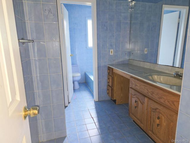 4 Broadfield Place, Glen Cove, NY 11542