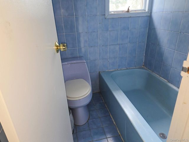4 Broadfield Place, Glen Cove, NY 11542