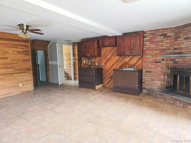 4 Broadfield Place, Glen Cove, NY 11542