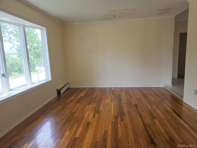 4 Broadfield Place, Glen Cove, NY 11542