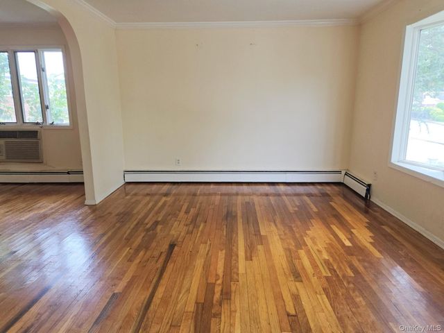 4 Broadfield Place, Glen Cove, NY 11542