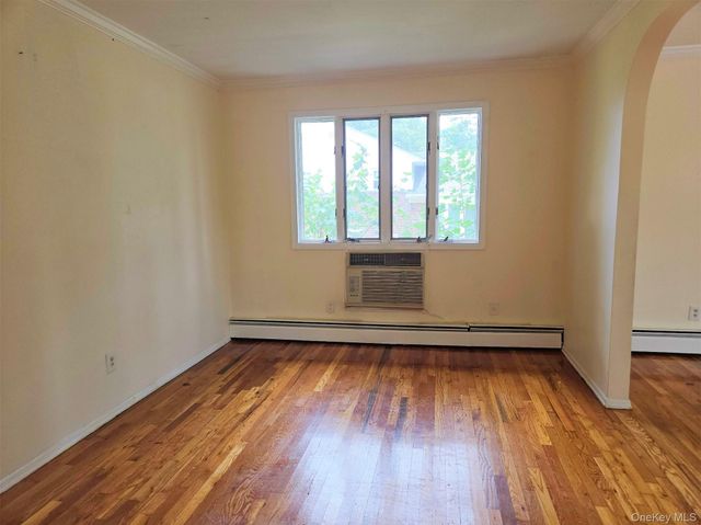 4 Broadfield Place, Glen Cove, NY 11542