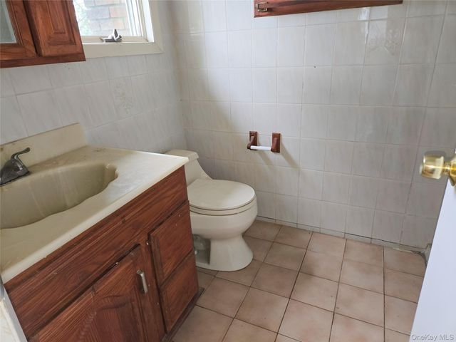 4 Broadfield Place, Glen Cove, NY 11542