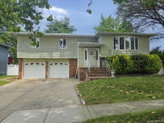 4 Broadfield Place, Glen Cove, NY 11542