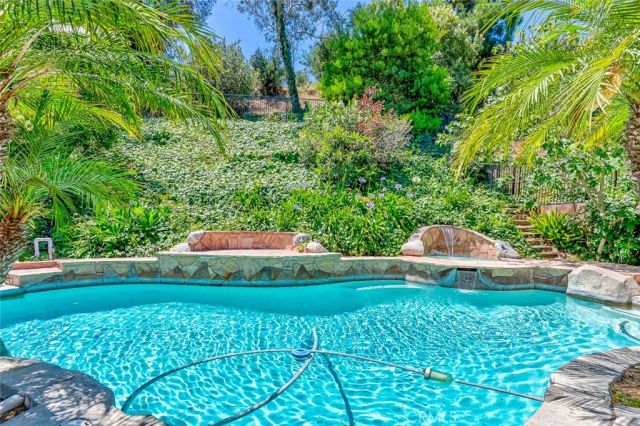530 W Wedgewood, La Habra, CA 90631