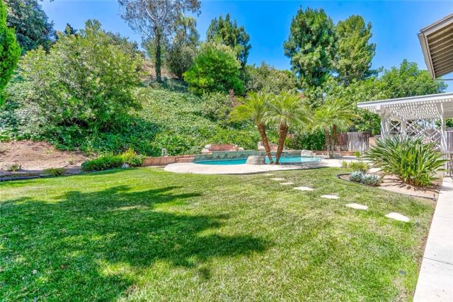 530 W Wedgewood, La Habra, CA 90631