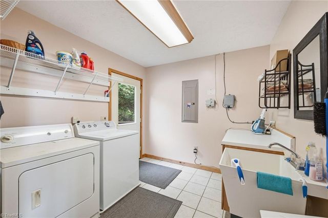 605 Valley View Drive, Purlear, NC 28665