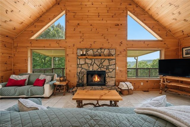 605 Valley View Drive, Purlear, NC 28665