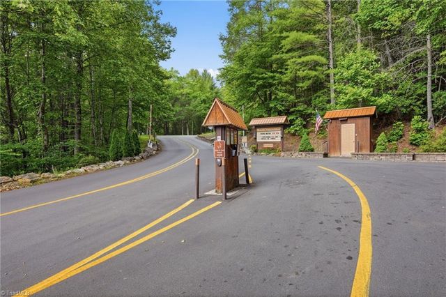 605 Valley View Drive, Purlear, NC 28665