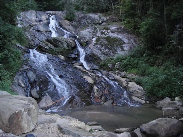 605 Valley View Drive, Purlear, NC 28665