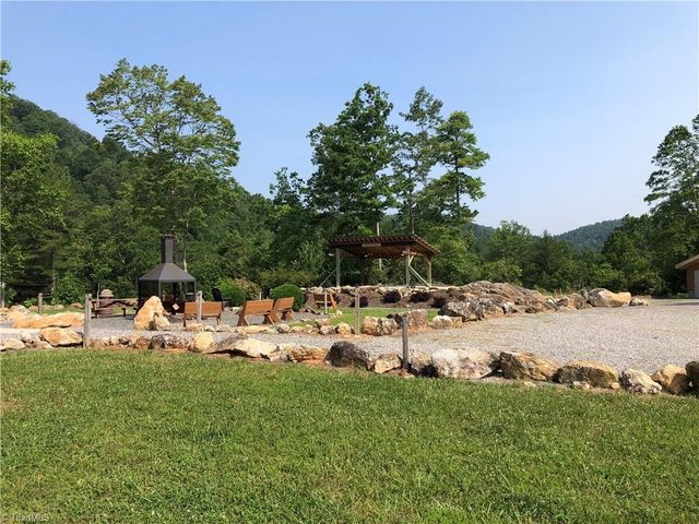 605 Valley View Drive, Purlear, NC 28665