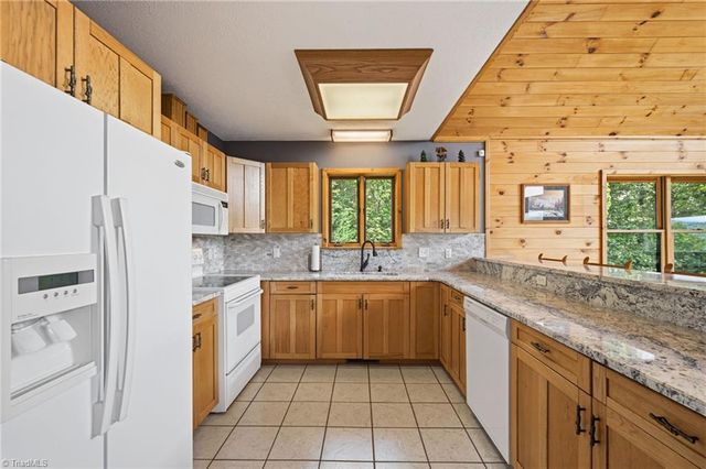 605 Valley View Drive, Purlear, NC 28665