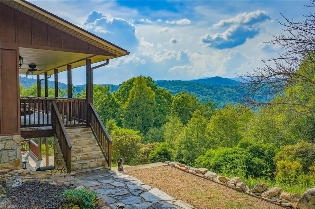 605 Valley View Drive, Purlear, NC 28665
