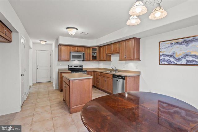 10 LENOX CT, Mechanicsburg, PA 17050