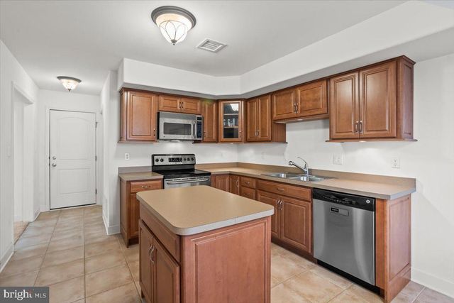 10 LENOX CT, Mechanicsburg, PA 17050