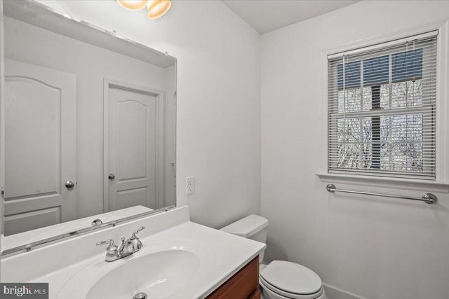 10 LENOX CT, Mechanicsburg, PA 17050