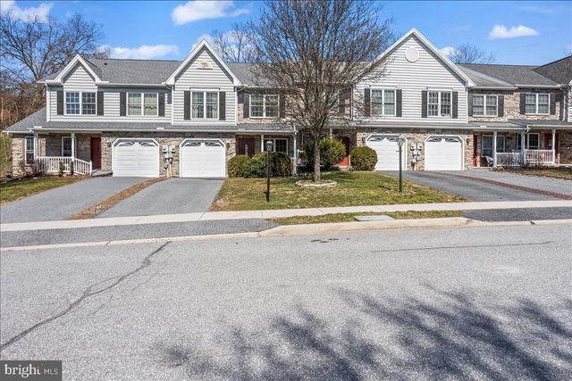 10 LENOX CT, Mechanicsburg, PA 17050