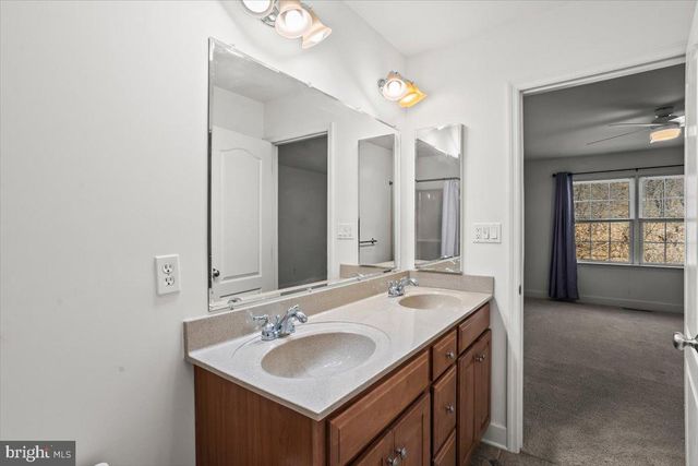 10 LENOX CT, Mechanicsburg, PA 17050