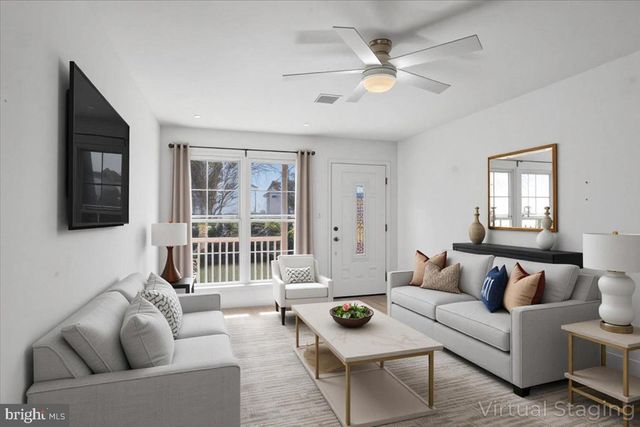 10 LENOX CT, Mechanicsburg, PA 17050