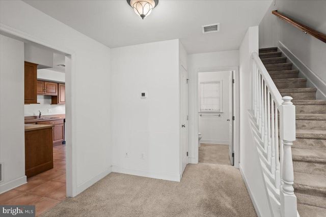 10 LENOX CT, Mechanicsburg, PA 17050