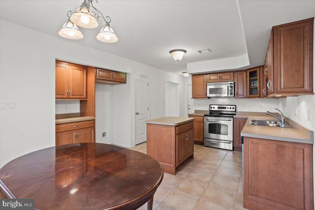 10 LENOX CT, Mechanicsburg, PA 17050