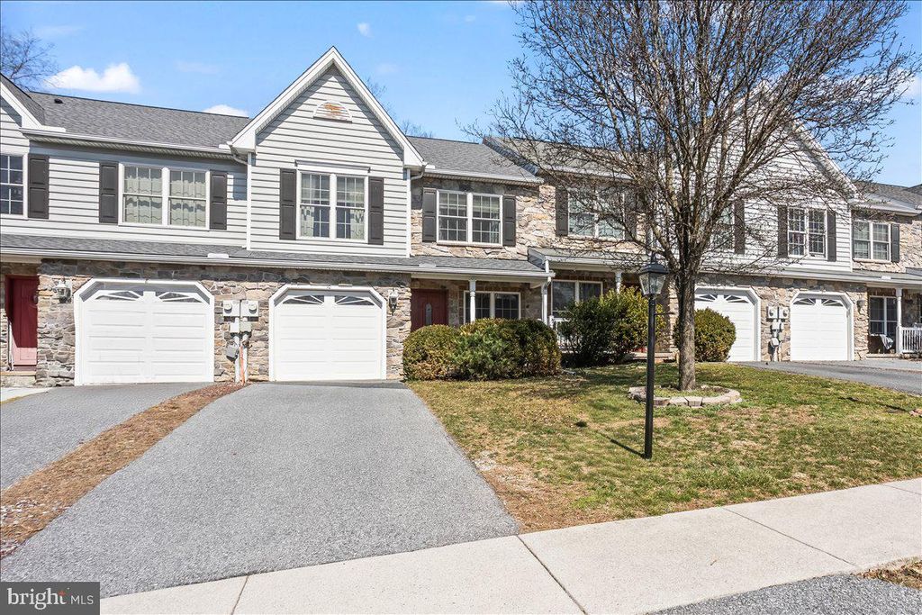 10 LENOX CT, Mechanicsburg, PA 17050