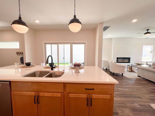 433 E Douglas Ave, Andover, KS 67002