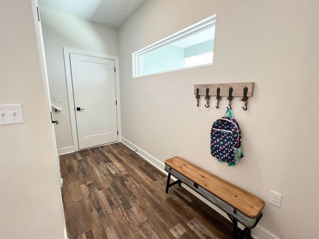 433 E Douglas Ave, Andover, KS 67002