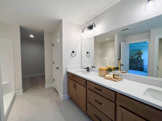 433 E Douglas Ave, Andover, KS 67002