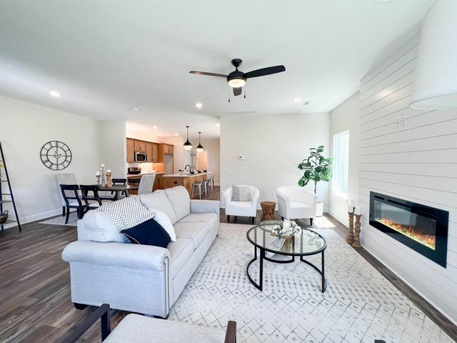 433 E Douglas Ave, Andover, KS 67002