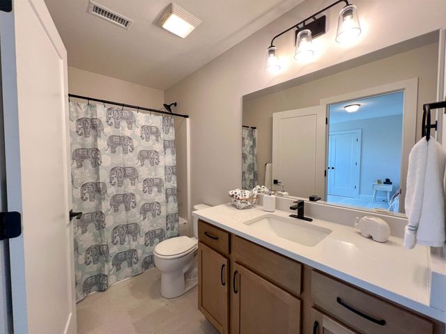 433 E Douglas Ave, Andover, KS 67002