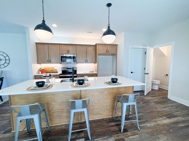 433 E Douglas Ave, Andover, KS 67002