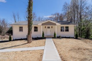 7630 Luscombe Drive, Knoxville, TN 37919