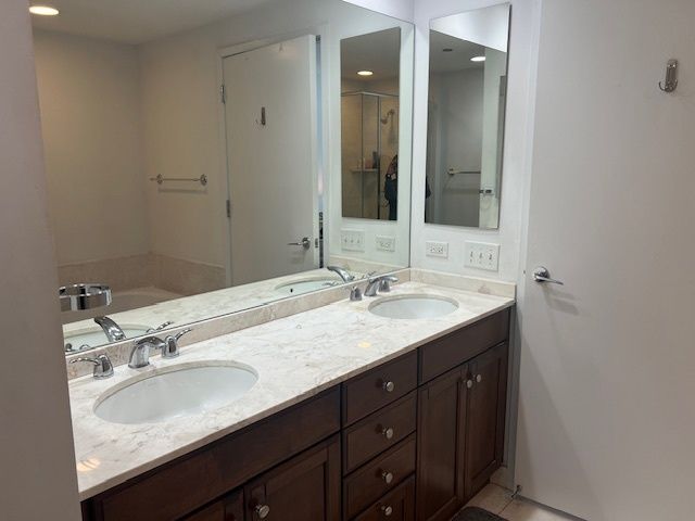 600 N Lake Shore Drive 914, Chicago, IL 60611