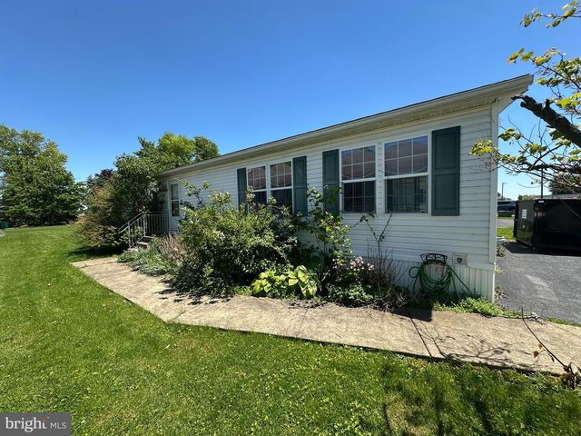 146 TULIP CIR, Ephrata, PA 17522