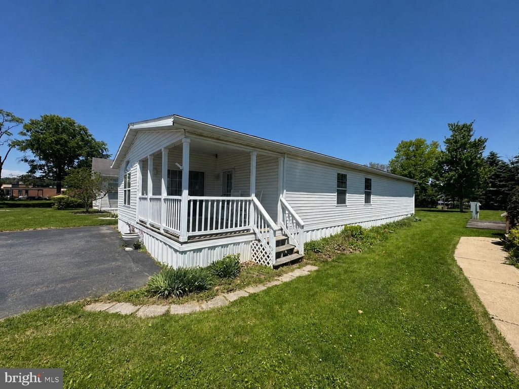 146 TULIP CIR, Ephrata, PA 17522