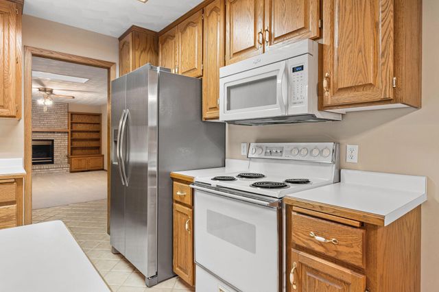 307 14th Place NW, Austin, MN 55912