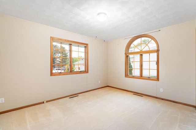 307 14th Place NW, Austin, MN 55912