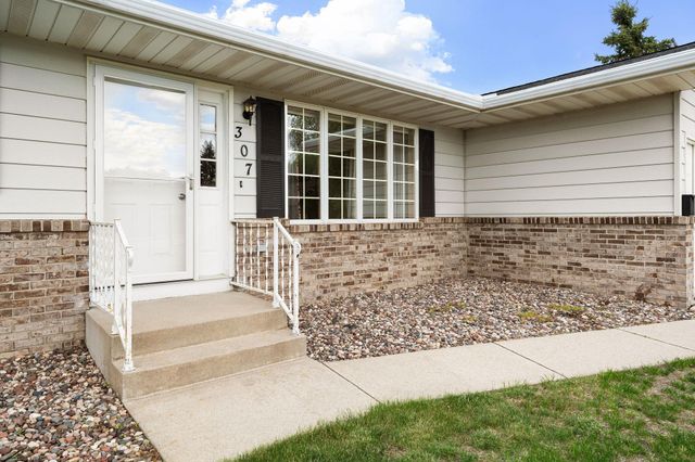 307 14th Place NW, Austin, MN 55912