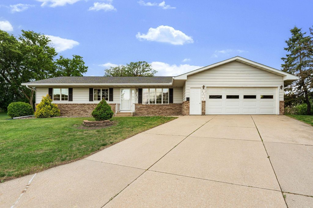 307 14th Place NW, Austin, MN 55912