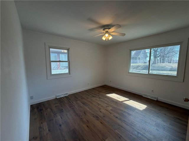 325 E 4th Street, Maryville, MO 64468