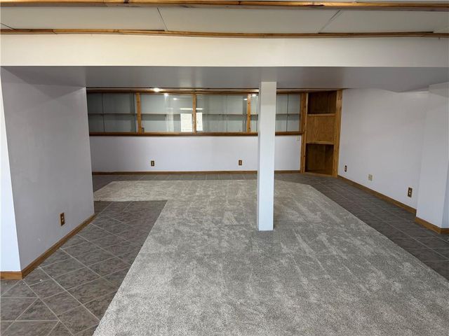 325 E 4th Street, Maryville, MO 64468