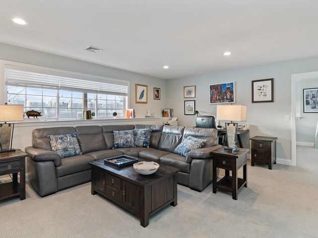 98 Sommerfield Avenue, South Burlington, VT 05403