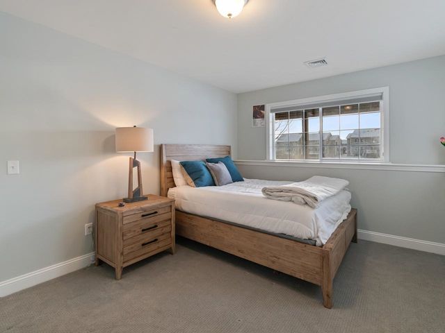 98 Sommerfield Avenue, South Burlington, VT 05403