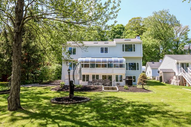 38 North Lake Shore Drive, Brookfield, CT 06804