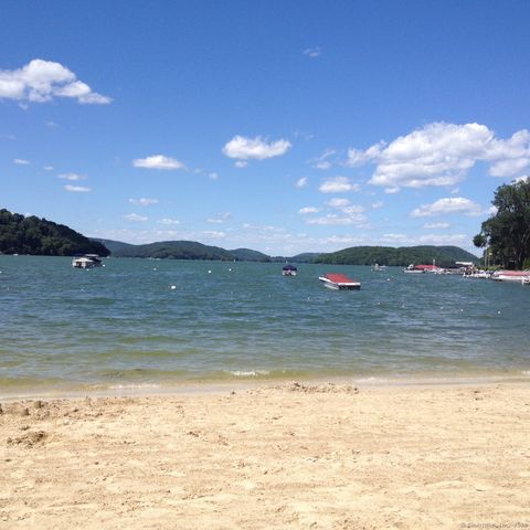 38 North Lake Shore Drive, Brookfield, CT 06804